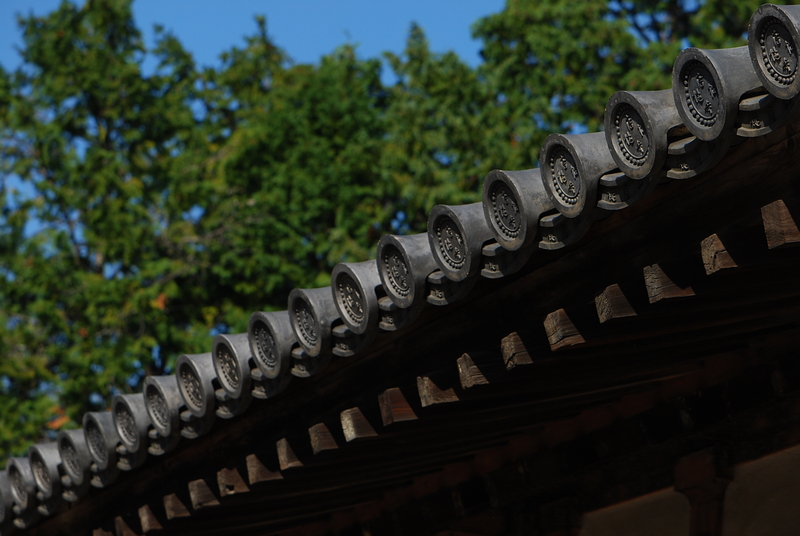唐招提寺 －屋根・瓦－ : Curved trapezoid