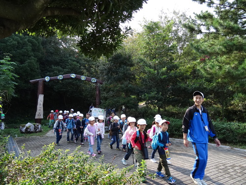 淡輪小学校１年生遠足サポート　　in　　うみべの森_c0108460_21385546.jpg