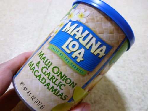 MAUNA LOAのMAUI ONION&GARLIC MACADAMIAS （缶入り）_c0152767_22552995.jpg