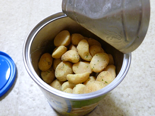 MAUNA LOAのMAUI ONION&GARLIC MACADAMIAS (缶入り)_c0152767_22573143.jpg