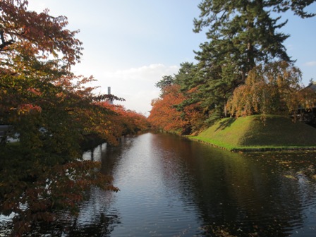 弘前公園の紅葉の様子です。【１１月５日（火）】_d0131668_18301452.jpg