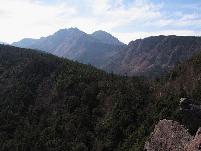 ニュウと稲子岳は二重山稜だった ときどき軽井沢 ニュウと稲子岳は二重山稜だった ときどき軽井沢