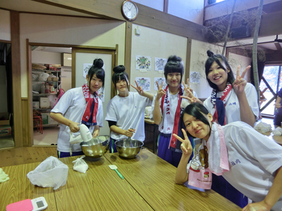 丸岡高校のみなさんが米粉料理体験をしに来ました!_e0061225_1619414.jpg