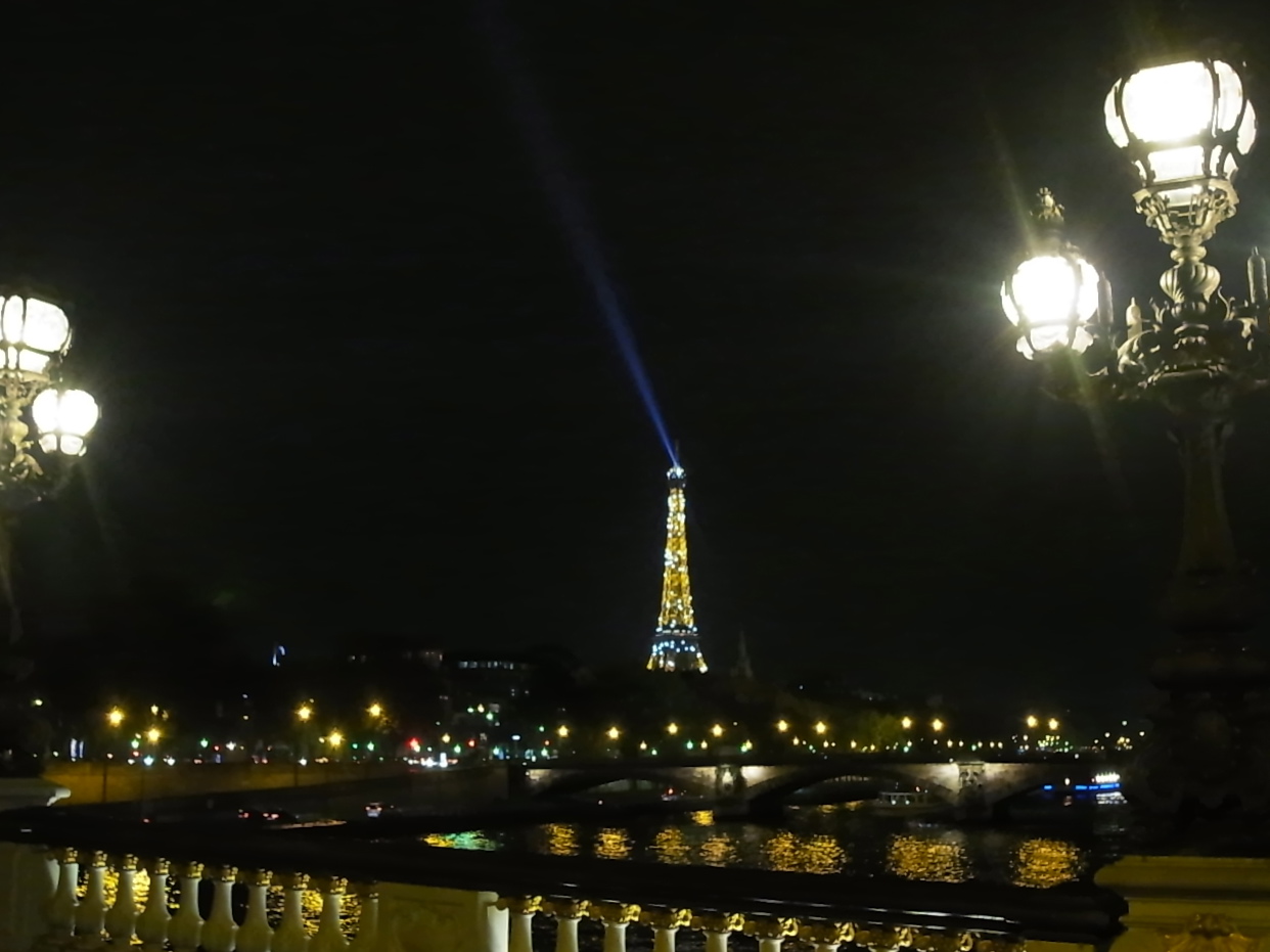 Paris by night et la Tour Eiffel - パリの夜、エッフェル塔きらきらイルミネーション_a0231632_144525.jpg