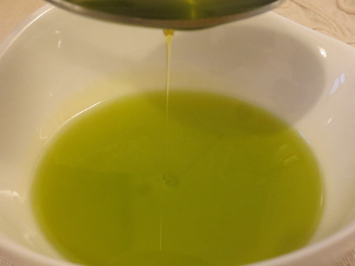 アパート滞在のお客様からのご要望でOLIO NUOVOをご調達させて頂きました!!_c0179785_20311862.jpg