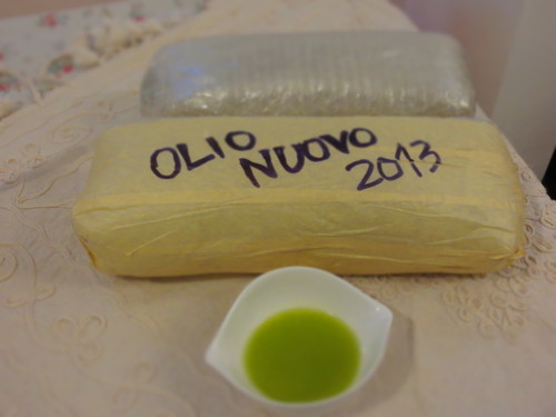 アパート滞在のお客様からのご要望でOLIO NUOVOをご調達させて頂きました!!_c0179785_2040599.jpg