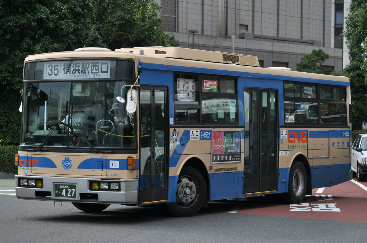 横浜市営バス 9-4532号車_e0293726_1192870.jpg