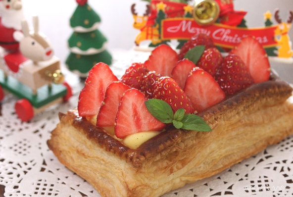 クリスマスに 苺のカスタードパイ Marimo Cafe
