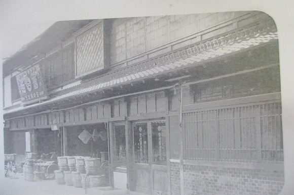 古き良き八女福島の時間散歩（紙・和傘・酒・醤油・旅館）_a0137997_21421813.jpg