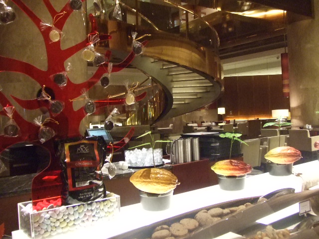 ヒルトン東京 マーブルラウンジ コロンビアン・コーヒー&チョコレートデザートフェア_f0076001_21423458.jpg