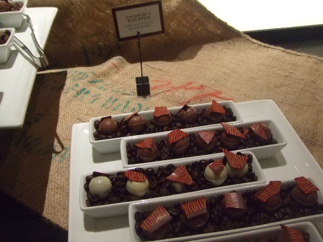 ヒルトン東京 マーブルラウンジ コロンビアン・コーヒー&チョコレートデザートフェア_f0076001_21425066.jpg