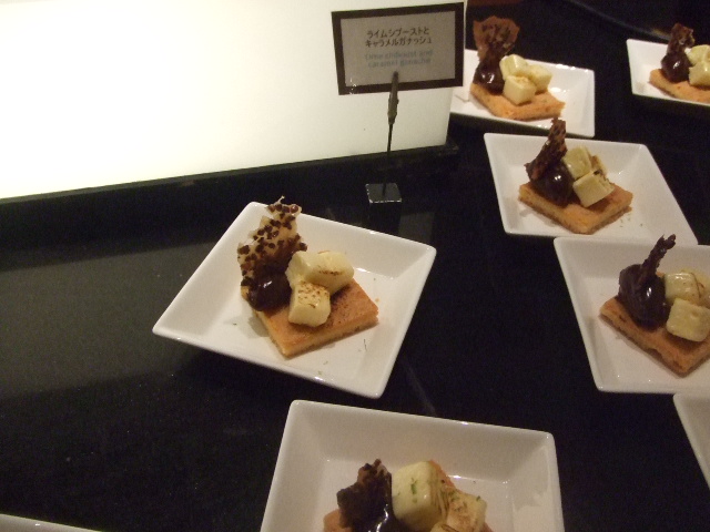 ヒルトン東京 マーブルラウンジ コロンビアン・コーヒー&チョコレートデザートフェア_f0076001_2143485.jpg