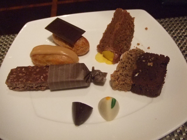ヒルトン東京 マーブルラウンジ コロンビアン・コーヒー&チョコレートデザートフェア_f0076001_21495091.jpg