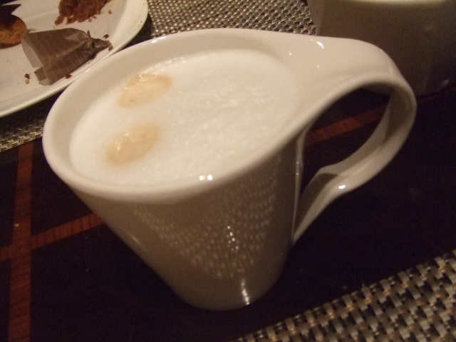ヒルトン東京 マーブルラウンジ コロンビアン・コーヒー&チョコレートデザートフェア_f0076001_2150045.jpg