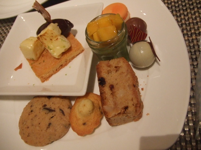 ヒルトン東京 マーブルラウンジ コロンビアン・コーヒー&チョコレートデザートフェア_f0076001_21502037.jpg