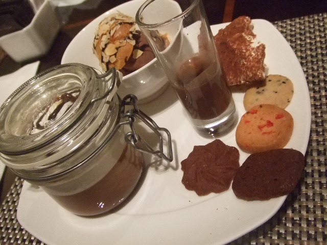 ヒルトン東京 マーブルラウンジ コロンビアン・コーヒー&チョコレートデザートフェア_f0076001_21504175.jpg