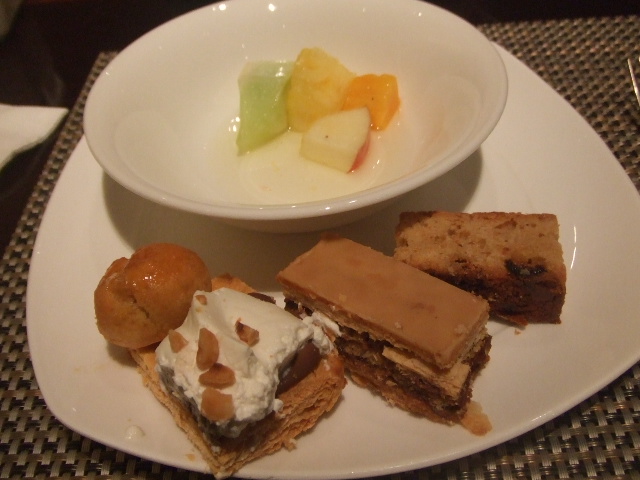 ヒルトン東京 マーブルラウンジ コロンビアン・コーヒー&チョコレートデザートフェア_f0076001_215101.jpg