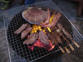 ウッドデッキの使い方　夕方はそろそろ寒いけどBBQ！_d0047107_6475257.jpg