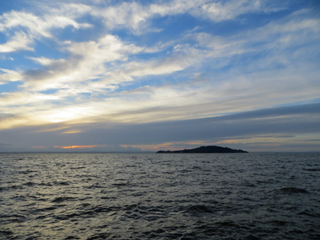 湖と夕日とカモメ_f0234936_4391549.jpg