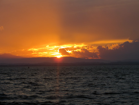 湖と夕日とカモメ_f0234936_441291.jpg