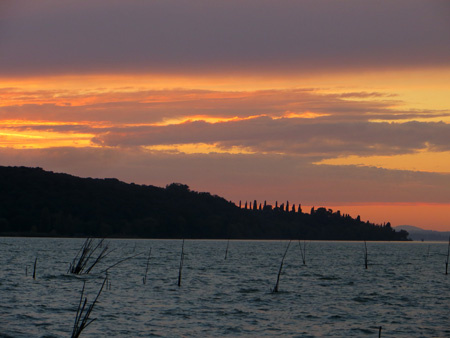 湖と夕日とカモメ_f0234936_4421297.jpg