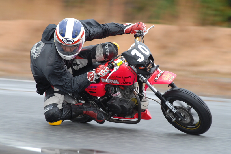 20131110 ピグスープ　TSタカタ　ミニバイク３時間耐久レース　決勝　３－１_e0034880_22522921.jpg