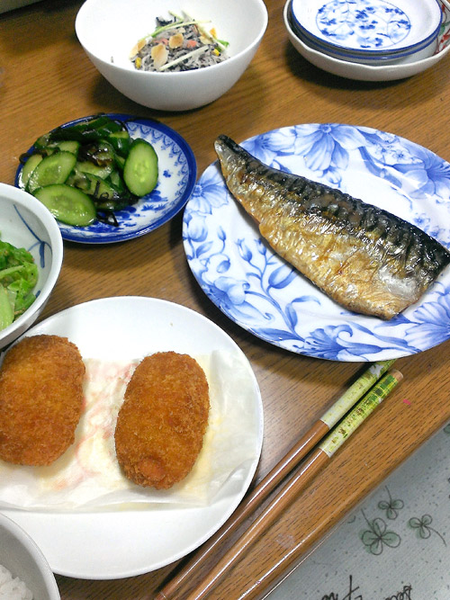 焼き魚とコロッケ_c0001491_149521.jpg