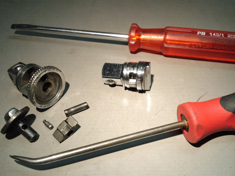 小さいギアが分解できない : Hand Tool Addiction Returns
