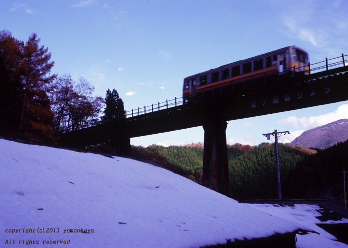 晩秋の雪に_d0309612_20181312.jpg
