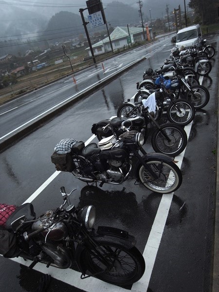 RIDING IN THE RAIN_c0208163_9471681.jpg