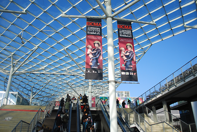 バイク天国イタリアの旅 その2 ~2013 EICMAショー~_d0099181_16374327.jpg