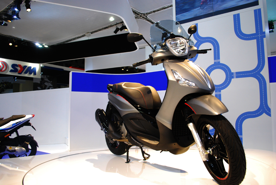バイク天国イタリアの旅 その2 ~2013 EICMAショー~_d0099181_21321420.jpg