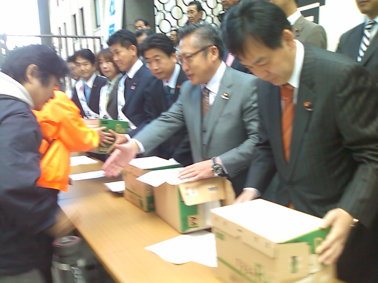 国会に声を届けた!原発事故被害者の救済を求め請願_e0068696_2332291.jpg