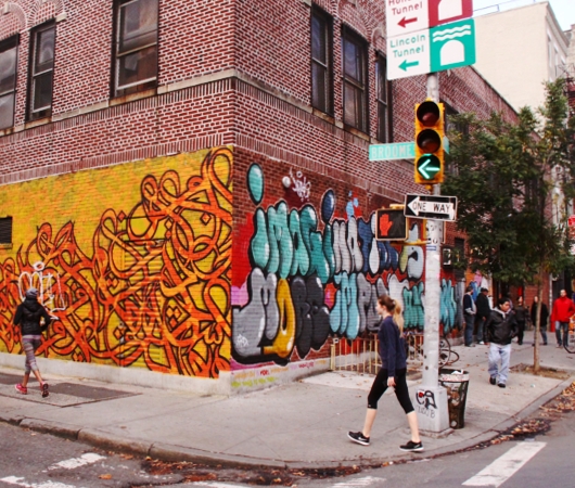 ニューヨークの街角アートに「想像力は知識より重要」_b0007805_2344357.jpg