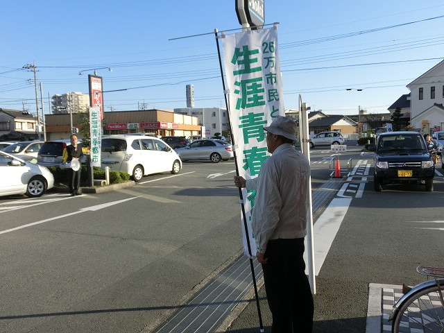夕方の小長井よしまさ氏の街頭演説in「フードストアあおき」さん_f0141310_8161429.jpg