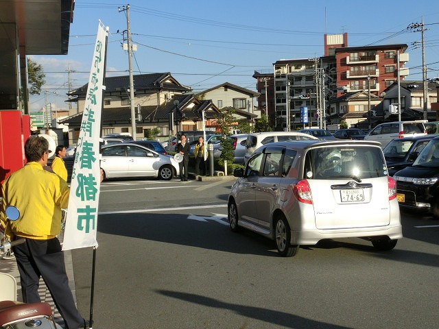 夕方の小長井よしまさ氏の街頭演説in「フードストアあおき」さん_f0141310_8163071.jpg