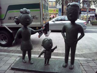 サザエさん銅像 Maison De Hakata サザエさん銅像 Maison De Hakata