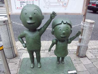 サザエさん銅像 Maison De Hakata サザエさん銅像 Maison De Hakata