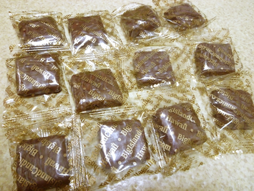 Macadamia Nut Toffee@Big Island Candies_c0152767_2391573.jpg