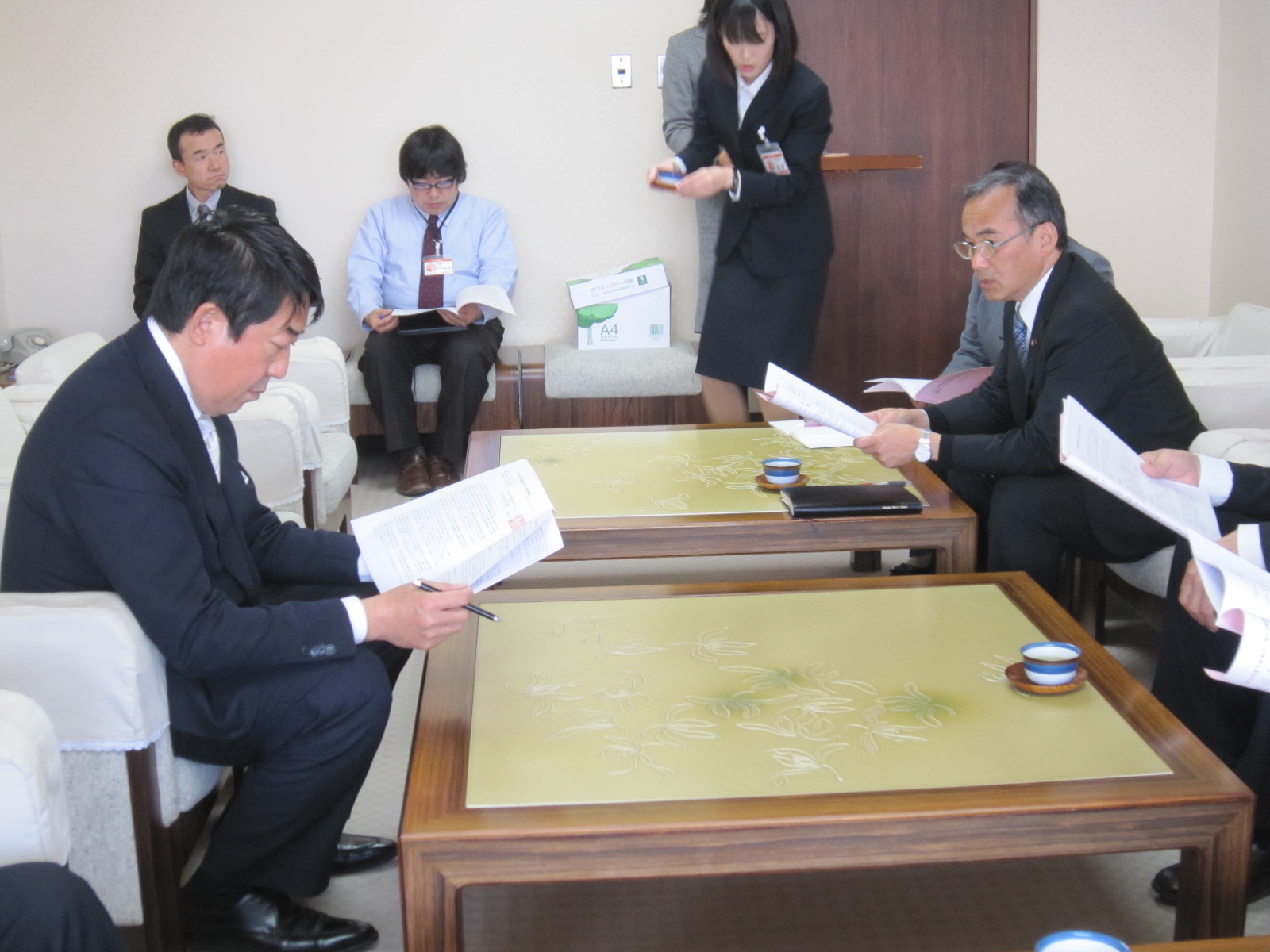 党市議団が前橋市長に来年度の市の予算要望書を提出!_e0260114_18411453.jpg