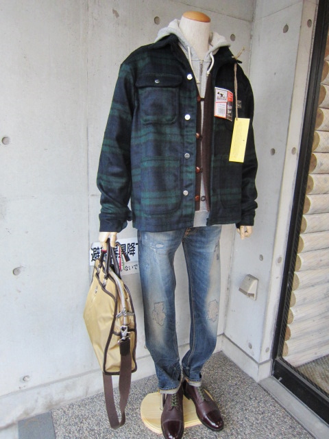 NUDIE JEANS ・・・ DAMAGED SHARP BENT 好評です♪♪♪_d0152280_942598.jpg
