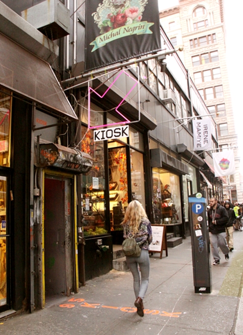 NYのSoHoにある異文化体験空間、\"Kiosk\" - Cultural Gifts Store / Museum_b0007805_9271448.jpg