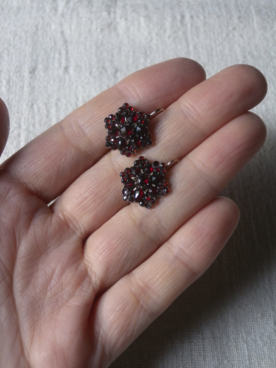 Garnet ガーネットのピアス : 満月アンティーク