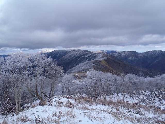 四国 三嶺~剣山縦走!_c0147398_15434239.jpg