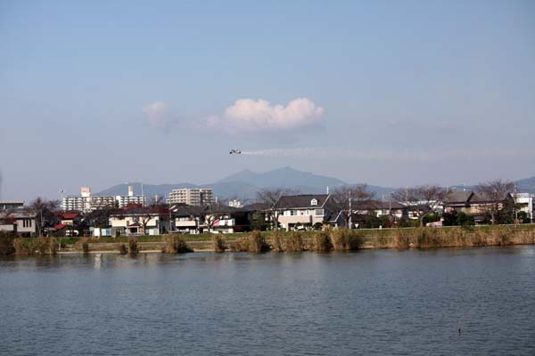 霞ヶ浦でアクロバット飛行_f0147025_2344481.jpg