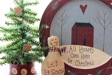 赤いハウスのクリスマスプレートと小さなスノーマン_f0161543_1651153.jpg