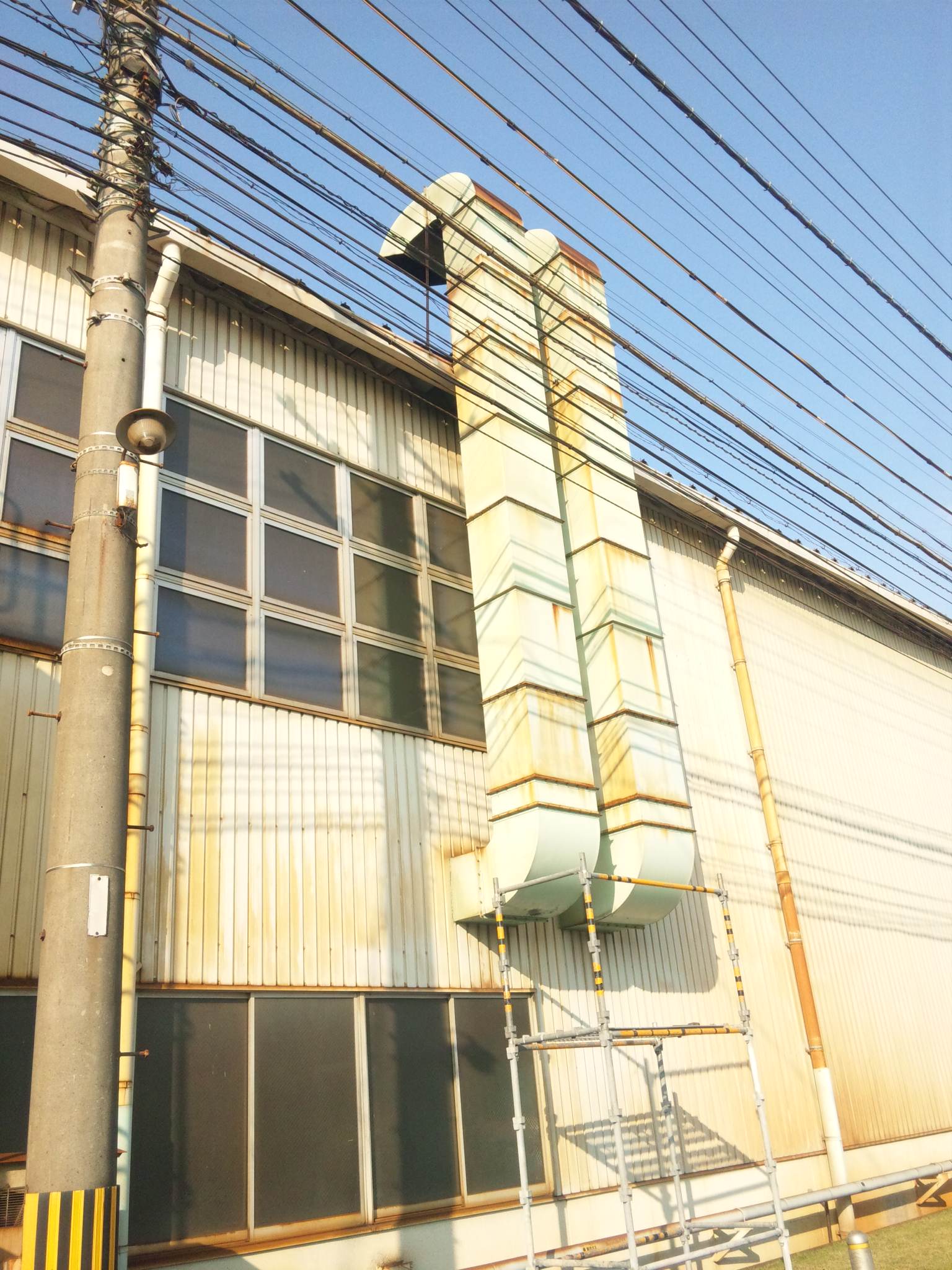 ダクト撤去工事 ダクトの中には・・・何かが・・・_f0110349_1913289.jpg