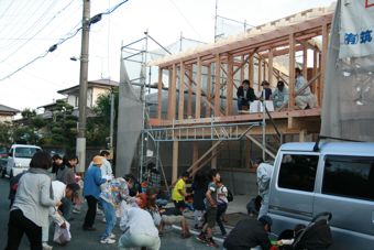 「観世音寺の家Ⅲ・ライブラリーのある家」棟上げしました!_e0029115_16544217.jpg