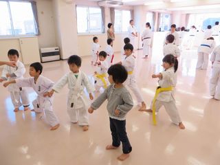 日曜空手 新川教室 親子空手体験!_c0118332_13405239.jpg