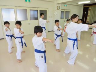日曜空手 新川教室 親子空手体験!_c0118332_1341035.jpg